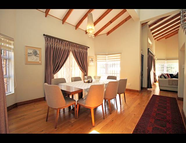 5 BEDROOM HOUSE FOR SALE IN HOUGHTON ESTATE